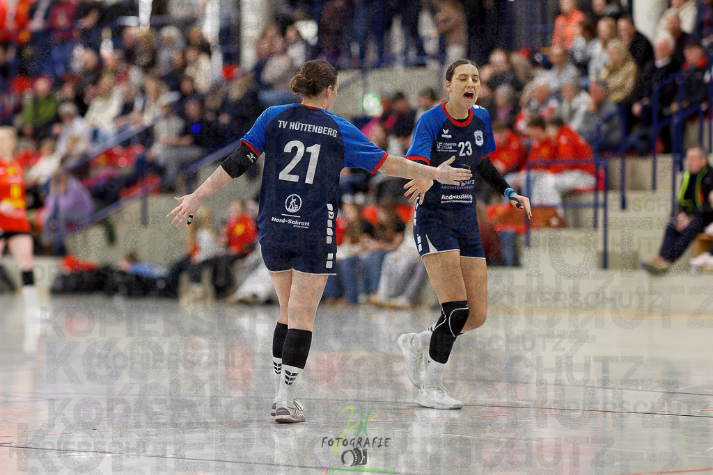 Frauen Regionalliga (HHV); HSG Wettenberg - TV Hüttenberg | Frauen Regionalliga (HHV); HSG Wettenberg - TV Hüttenberg am 06.12.2025 in Launsbach (Wettenberg) (Halle GS Launsbach (Wettenberg))Photo © 2025 - Jörg Heinrich - Realisiert mit Pictrs.com