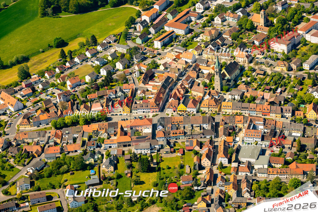 Das Luftbild zeigt :  Erbendorf - Die Luftaufnahme wurde 2024 vom UL-Flugzeug aus erstellt ( keine Drohne ) - Hochauflösende Luftaufnahme - Für grossformatige Ausdrucke geeignet. Die Geschenkidee !Mit Lizenz und Bildrechte bestellbar