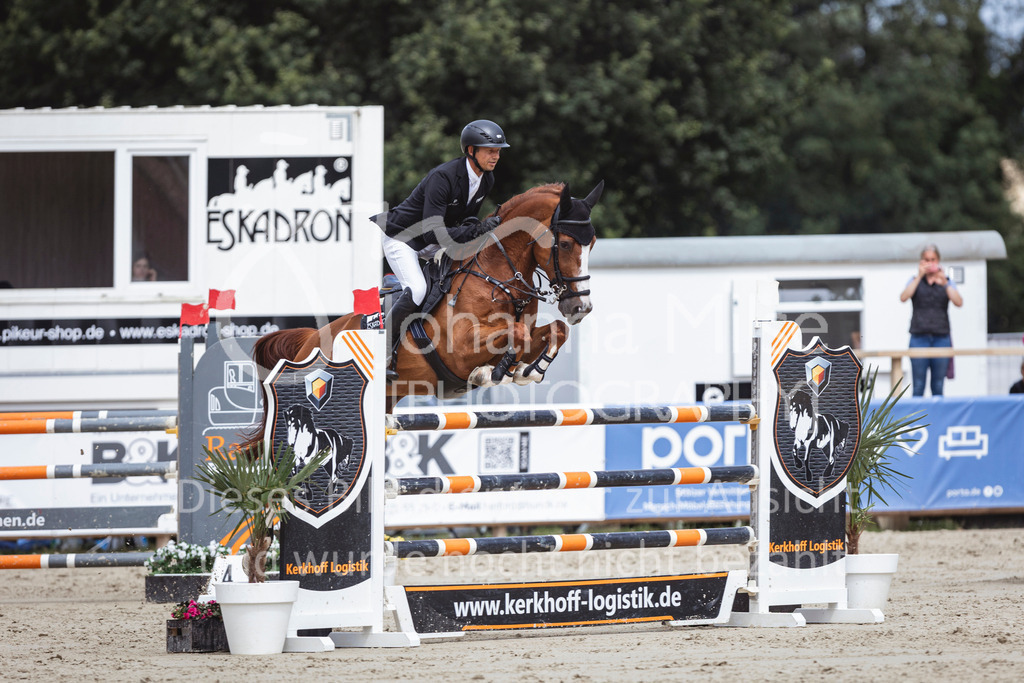 240714_BHO_M2-Spr-2-385 | Deine schönsten Turniermomente als professionelle Fotos! Entdecke hochwertige Pferdesport-Fotografie im Online-Shop. Jetzt Fotos finden & bestellen!