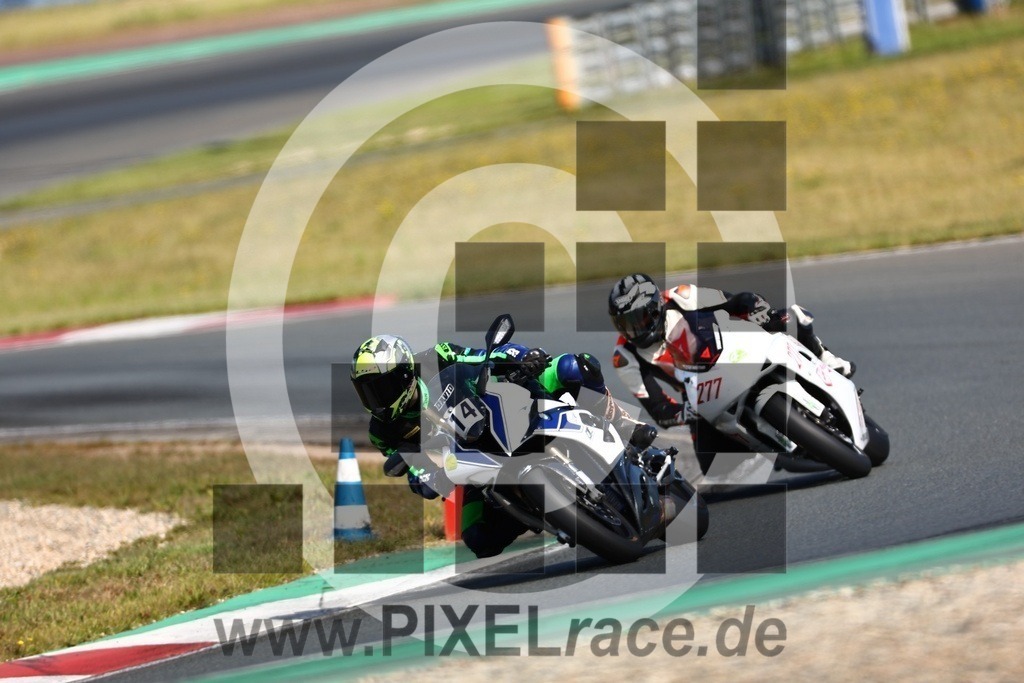 0277-20240812_01631 | Schöne Erinnerungen an spannende Momente - das festzuhalten ist unser Job. PIXELrace.de ist seit 2003 auf den Rennstrecken Europas unterwegs um die Action draußen beim Fahren und die wunderbare Stimmung imm Fahrerlager für euch einzufangen.
