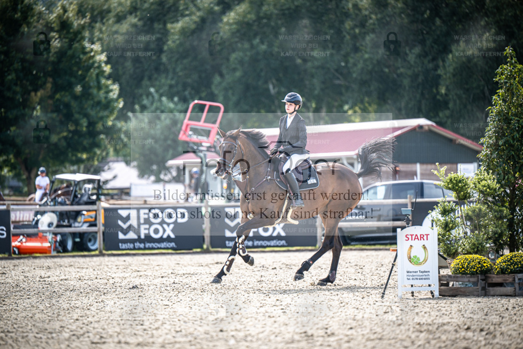 DOS_1020 | Entdecke hochwertige Reitturnierfotos von Foto Oger. Professionell, emotional und authentisch – jetzt Lieblingsmomente im Shop bestellen. - Realisiert mit Pictrs.com
