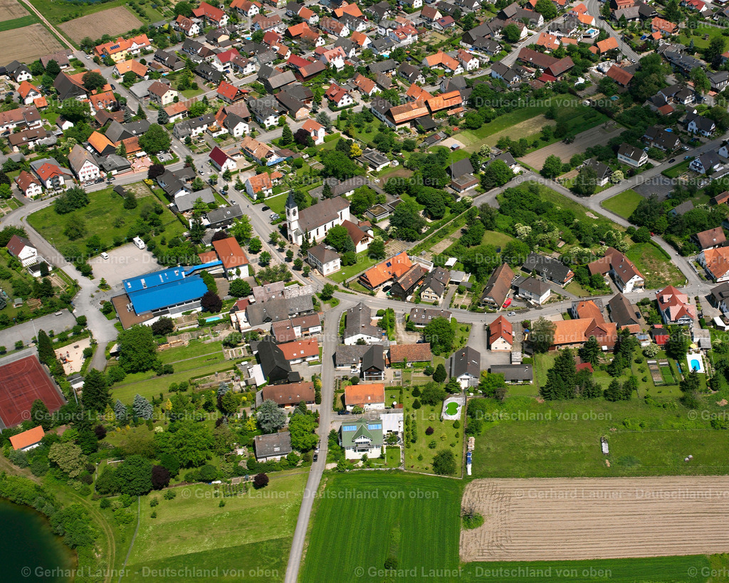 2626299 | MARLEN 09.06.2006 Ortsansicht am Rande von landwirtschaftlichen Feldern und Nutzflächen  in Marlen im Bundesland Baden-Württemberg, Deutschland // Village view on the edge of agricultural fields and land  in Marlen in the state Baden-Wuerttemberg, Germany Foto: Gerhard Launer