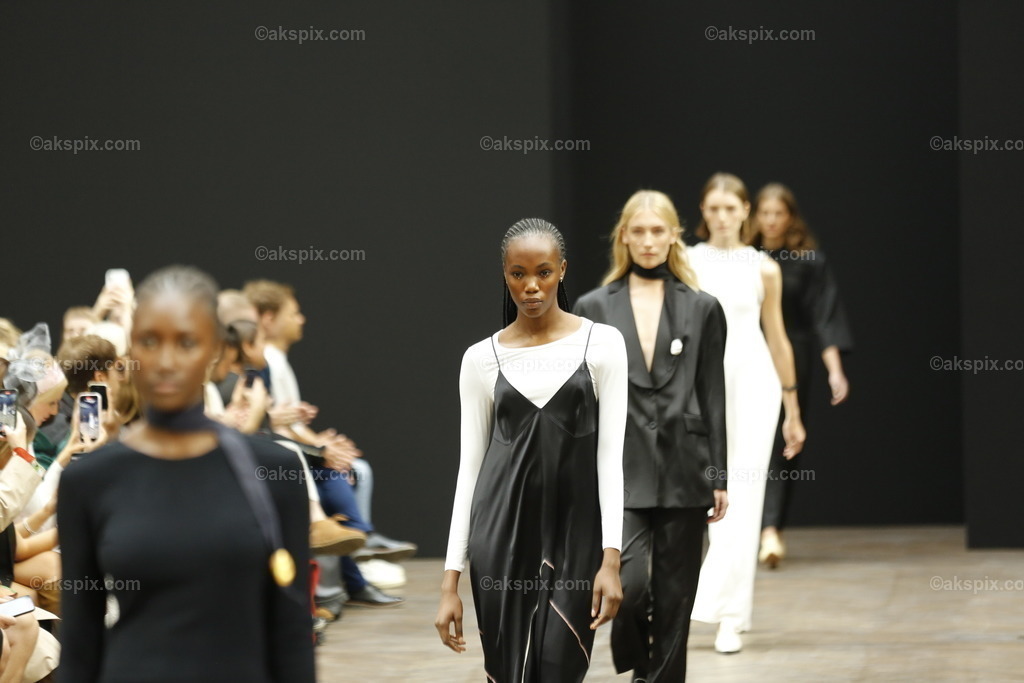 Bobkova auf der  MBFW Spring/Summer 2023 | Mercedes-Benz Fashion Week (MBFW)  Frühling / Sommer 2023 im Hotel Telegraphenamt Berlin in Berlin-Mitte. Die Kollektionen von Bobkova auf der MBFW Spring/Summer 2023. Das Bild zeigt Models mit der Kollektion von Bobkova.