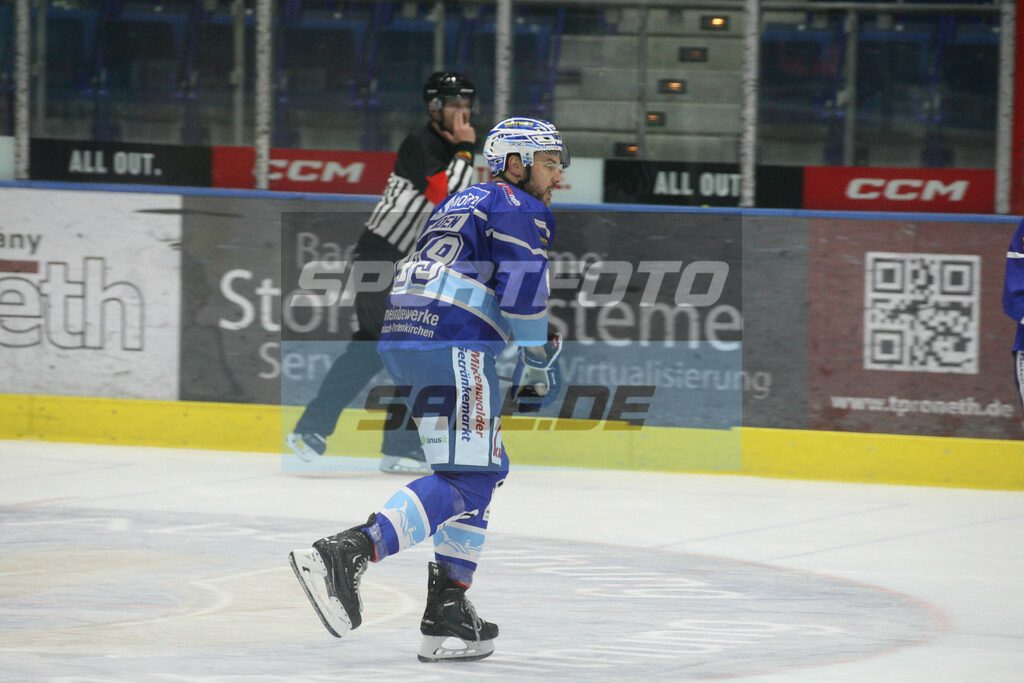 SC Riessersee - Höchstadt Alligators | Felix Linden - Eishockey Oberliga Süd SC Riessersee - Höchstadt Alligators - © Sportfoto-Sale (MK) - Realisiert mit Pictrs.com