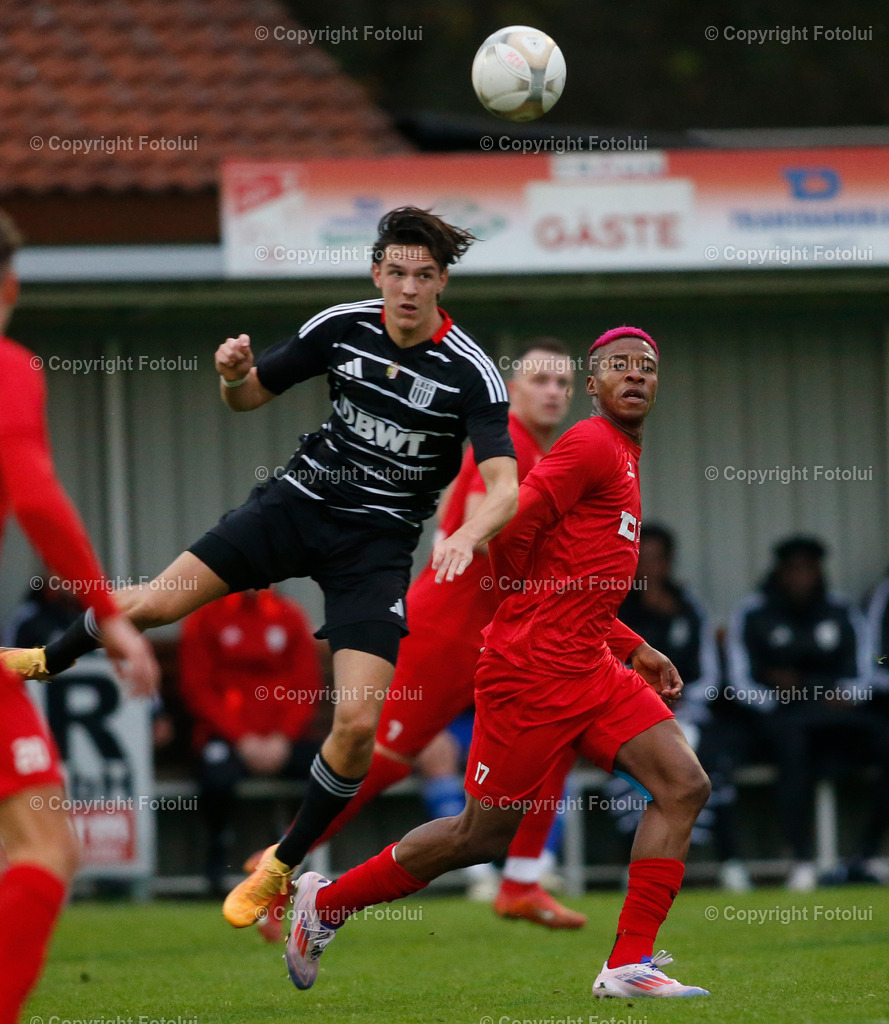 A_LUI_021124_0000013 | SPORT FUSSBALL REGINALLIGA MITTE 02.11.2024 ASKOE OEDT-LASK II IM BILD: JONATHAN ALUKWU (OEDT) UND SEBASTIAN LEITNER  (LASJK II) FOTO:FOTOLUI