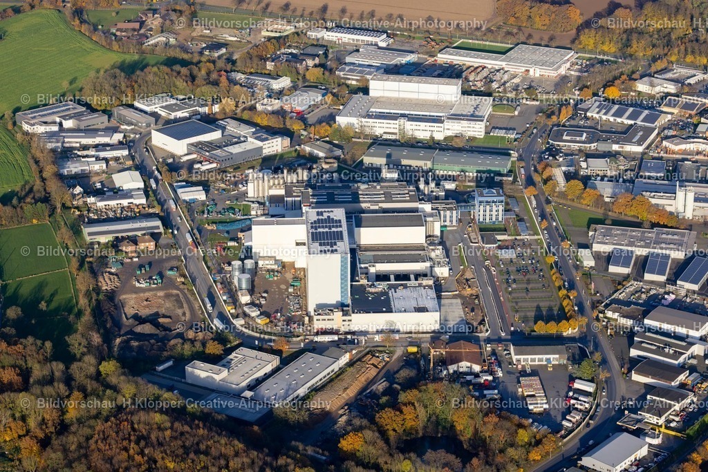 Luftbild Moers-5730 | Luftbildfotografie Gebäude und Produktionshallen auf dem Lebensmittelhersteller- Werksgelände "Moers Frischeprodukte GmbH &amp; Co. KG" an der Pferdsweide, Doktor-Berns-Straße in Moers - Realisiert mit Pictrs.com