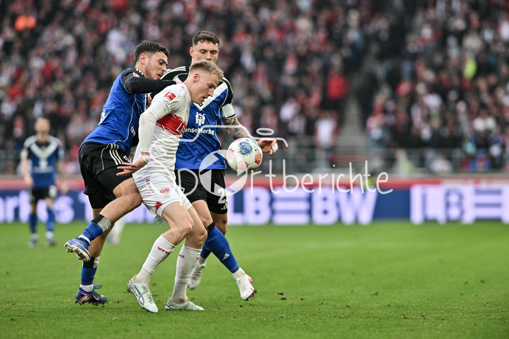 VfB Stuttgart - Hamburger SV | STUTTGART, GERMANY - 12. APRIL: tackle between William MIKELBRENCIS (Hamburger SV 2) and Chris FÜHRICH (VfB Stuttgart 10) and Nicolai REMBERG (Hamburger SV 21) during the Bundesliga Match between VfB Stuttgart vs. Hamburger SV on Matchday 29 at MHP Arena / DFL REGULATIONS PROHIBIT ANY USE OF PHOTOGRAPHS AS IMAGE SEQUENCES AND/OR QUASI-VIDEO
