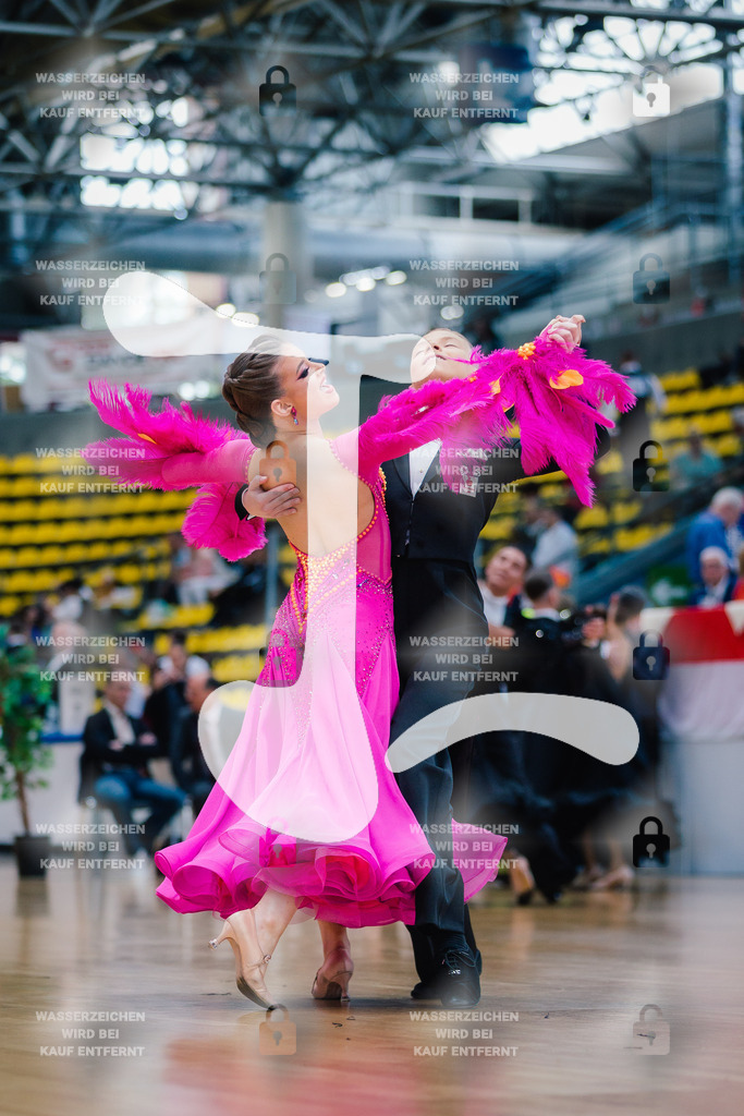 Hessen Tanzt WDSF Open Junior II Standard 10th (210) Tim Gordon _ Luisa Huber (Schwarz-Weiß-Club Pforzheim)-2025-05-17-7552 | Webshop for digital downloads and prints of dance sport, event & show photographer Julian Link - Realisiert mit Pictrs.com