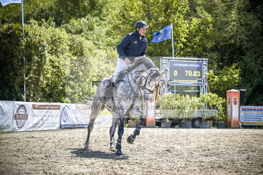 DOS_5581 | Entdecke hochwertige Reitturnierfotos von Foto Oger. Professionell, emotional und authentisch – jetzt Lieblingsmomente im Shop bestellen.Deutschlandweite Turnierfotografie. - Realisiert mit Pictrs.com