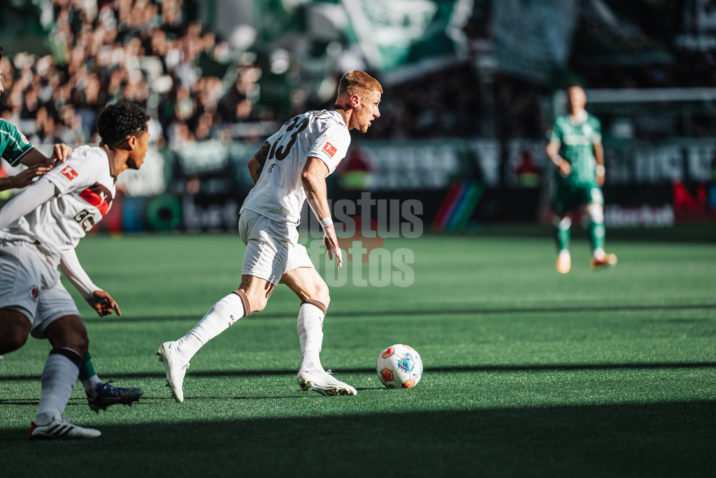 Fußball | Männer | Saison 2025/2026 | 1. Fußball-Bundesliga | 6. Spieltag | SV Werder Bremen vs. FC St. Pauli | 04.10.2025 | Louis Oppie (#23, FC St. Pauli) am Ball