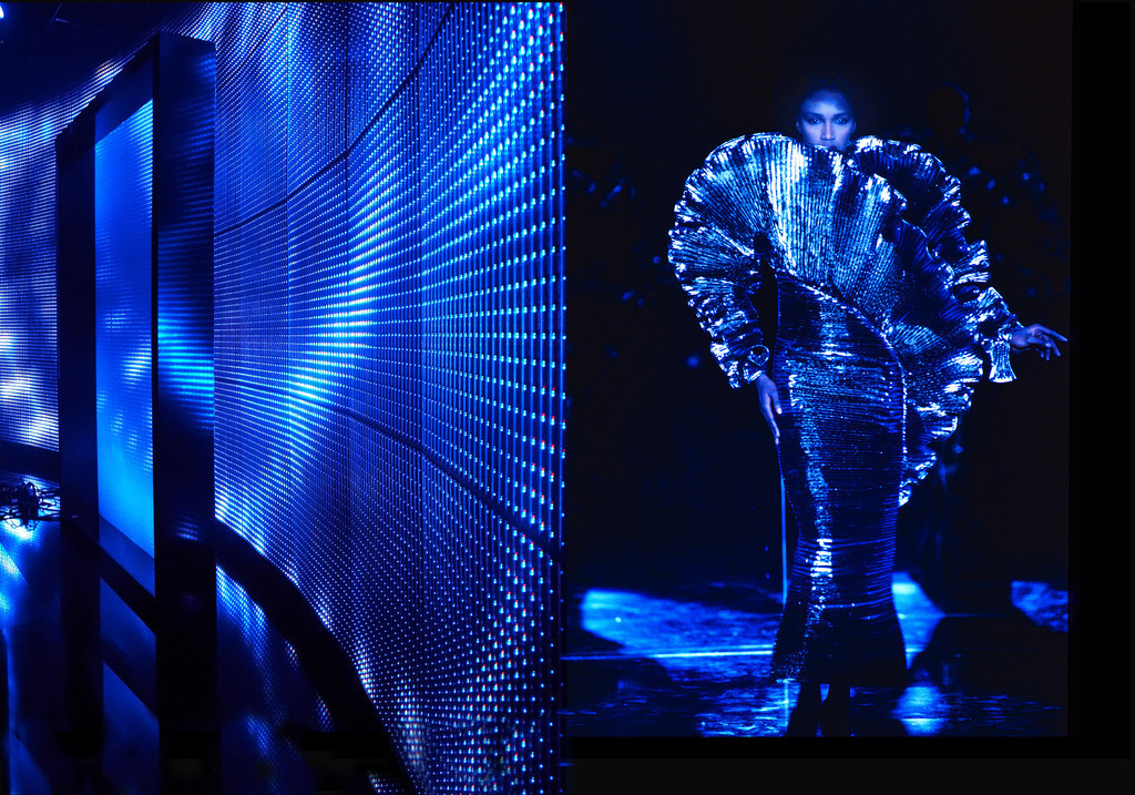 Gala_KRIZIA_Milano_Iman_199x70cm_08848a | Iman _ galt in den 80ern  als schönste Frau der Welt - in einem Hochzeitskleid von KRIZIA, Milano KOllektion HW1988. 