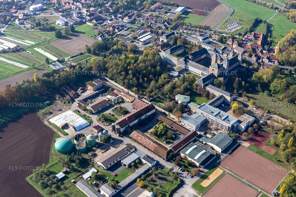 Luftbild: Abtei Münsterschwarzach im Ortsteil Stadtschwarzach in Schwarzach im Bundesland Bayern in Deutschland. Foto: IMG_119589.jpg vom 26.10.2019 durch Werner Riehm/FLY-FOTO.de