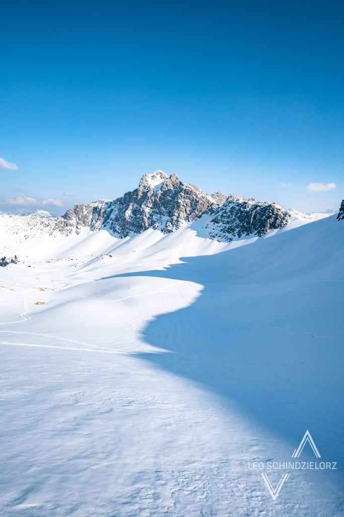Fotografie_Leo_Schindzielorz_AT_Winter_Tirol_Tannheimer_Tal_Landsberger_Huette_Lachenspitze_20220305_A7R01592_org | Atmosphärische Landschaftsbilder & Drohnenaufnahmen aus dem Allgäu, Tirol, Südtirol & der Schweiz – ideal für Leinwanddrucke & zur stilvollen Raumgestaltung. - Realisiert mit Pictrs.com