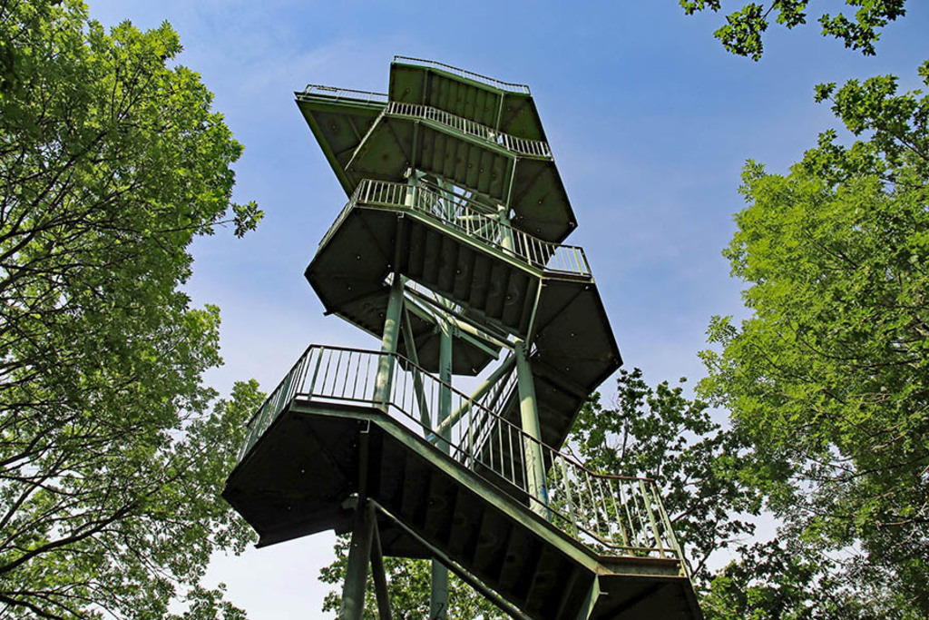 Bildlexikon Leipzig - Aussichtsturm im Rosental | Das Team hinter BILDLEXIKON LEIPZIG bündelt historische wie aktuelle Informationen über die Stadt Leipzig in Text und Bild auf einer Plattform und stellt diese der interessierten Öffentlichkeit zur Verfügung.