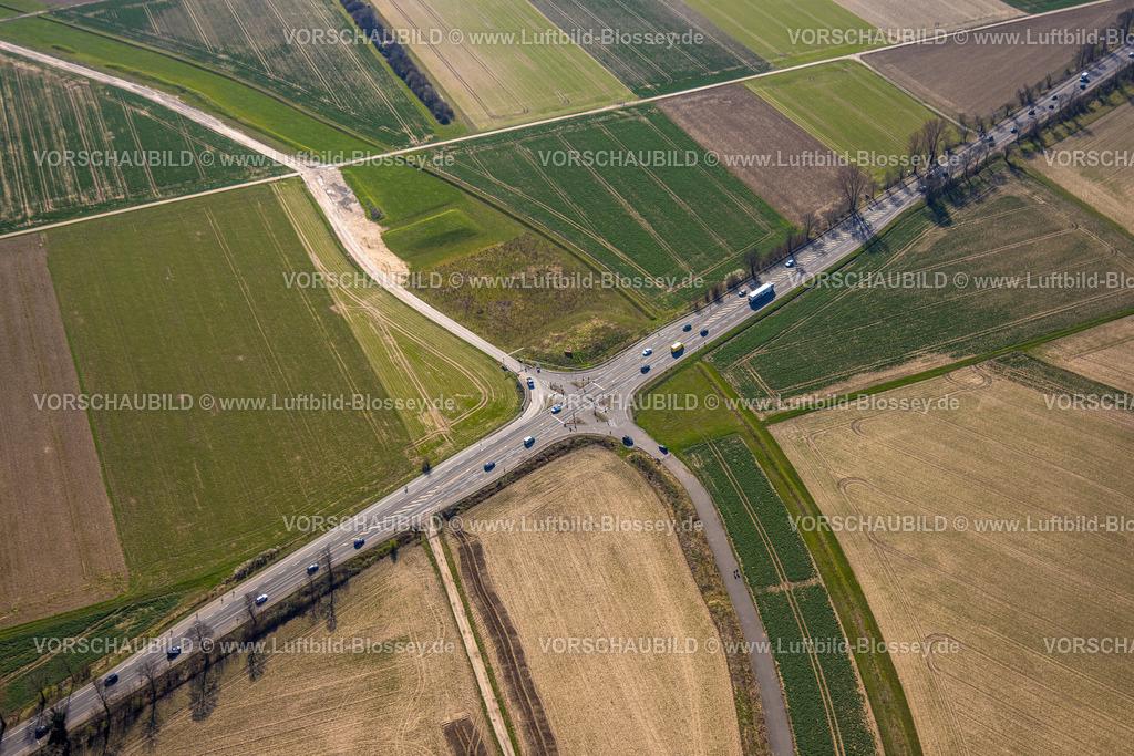 Duisburg240303185 | Luftbild, Wiesen und Felder mit der 
Krefelder Straße, Mündelheim, Duisburg, Ruhrgebiet, Nordrhein-Westfalen, Deutschland, Duisburg-S