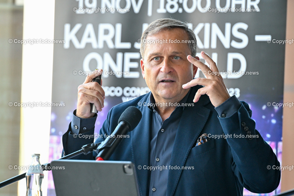 Pressekonferenz Brucknerhaus Linz_ Karl Jenkins _ One World Unesco Concert for Peace 2023_ 20.09.2023-16 | 20.09.2023, Brucknerhaus Linz, AUT, Pressekonferenz Brucknerhaus Linz, Karl Jenkins – One World Unesco Concert for Peace 2023, im Bild Dietmar Kerschbaum (Kuenstlerischer Vorstandsdirektor LIVA, Brucknerhaus-Intendant)