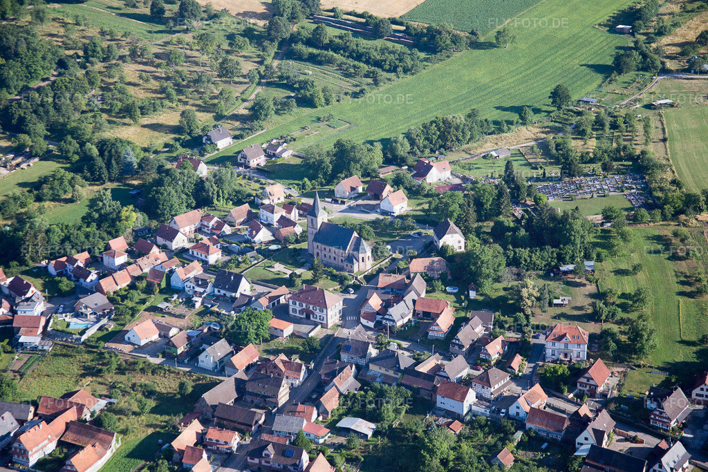 Ortsansicht | Luftbild: Ortsansicht in Preuschdorf im Bundesland Bas-Rhin in Frankreich. Foto: IMG_082968.jpg vom 26.06.2015 durch Werner Riehm/FLY-FOTO.de - Realisiert mit Pictrs.com