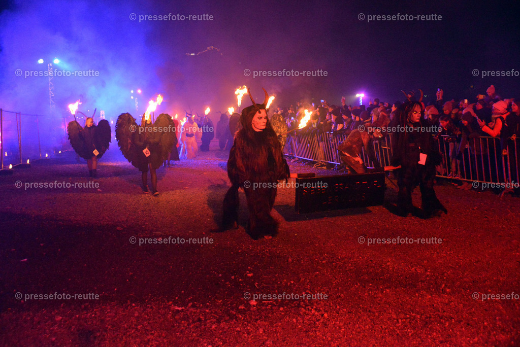 news-2022-Dez03-Krampusumzug-Reutte-WTV_5915 | Info aus dem Bezirk Reutte/Ausserfern Tirol sowie eine umfangreiche Bilddatenbank über die gesamte Region: Lechtal, Talkessel Reutte, Tannheimertal, Zwischentoren. Lech, Plansee, Zugspitze, Grenztunnel, B179, Fernpassstraße, Verkehr, Lawinen, Tradition, - Realisiert mit Pictrs.com