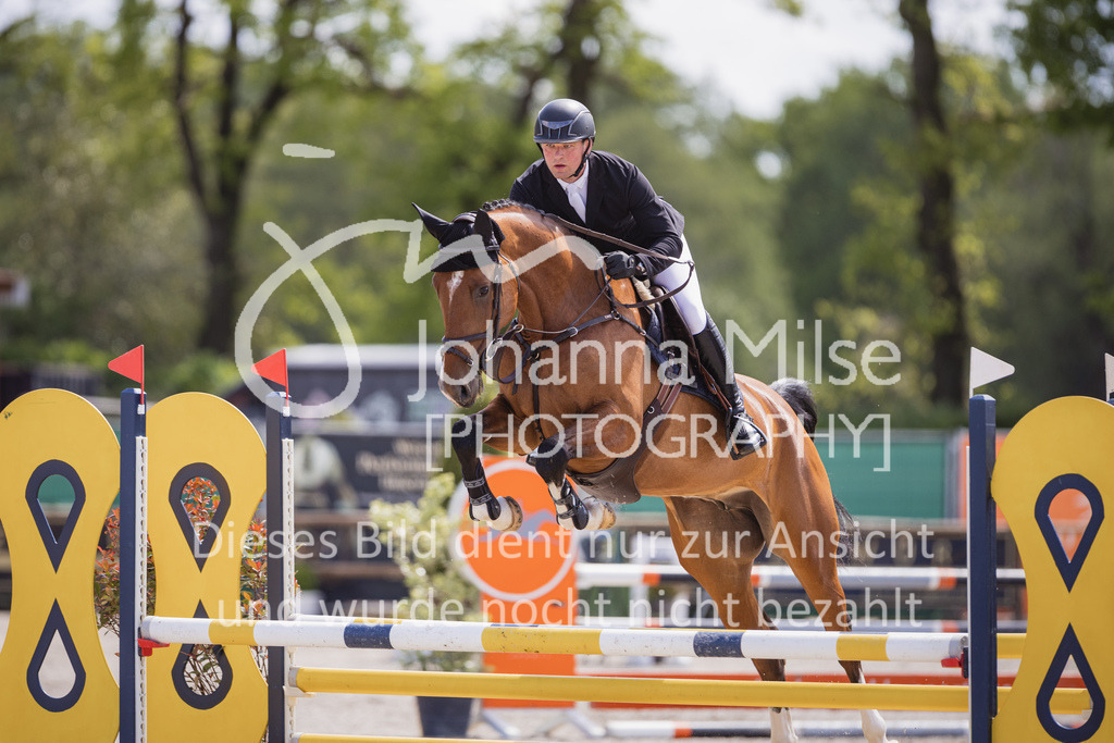 230516_Mühlen_03SprPf-A-457 | Deine schönsten Turniermomente als professionelle Fotos! Entdecke hochwertige Pferdesport-Fotografie im Online-Shop. Jetzt Fotos finden & bestellen!