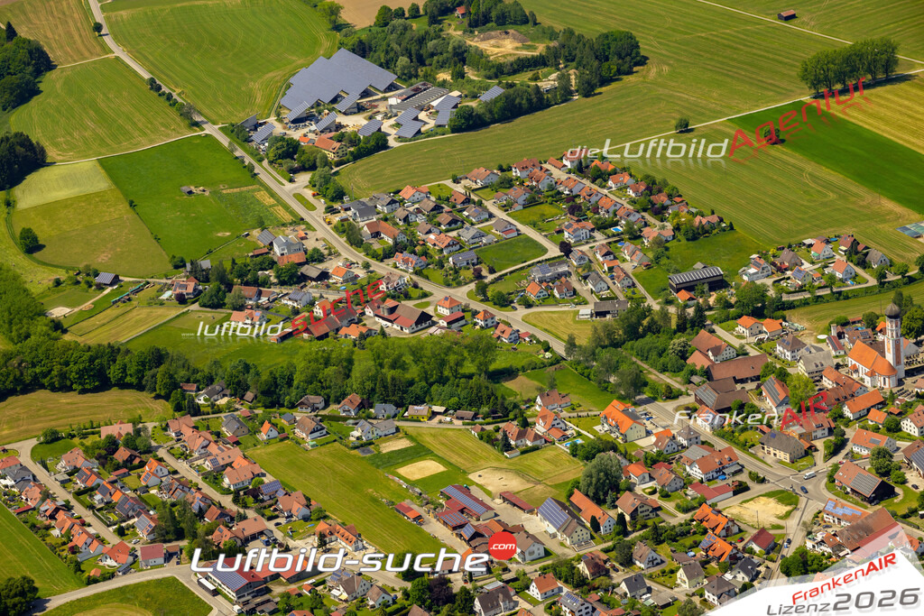 Das Luftbild zeigt Oberkammlach Kammlach - Die Luftaufnahme wurde 2023 vom UL-Flugzeug aus erstellt ( keine Drohne ) - Hochauflösende Luftaufnahme - Für grossformatige Ausdrucke geeignet. Die Geschenkidee !Mit Lizenz und Bildrechte bestellbar