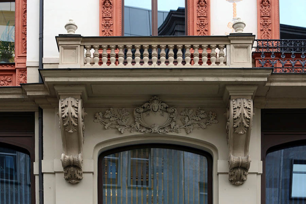Bildlexikon Leipzig - Klingers Haus - Balkon | Das Team hinter BILDLEXIKON LEIPZIG bündelt historische wie aktuelle Informationen über die Stadt Leipzig in Text und Bild auf einer Plattform und stellt diese der interessierten Öffentlichkeit zur Verfügung.