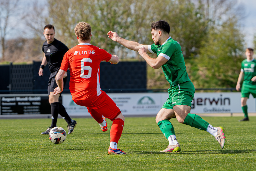 Fußball I Herren I Saison 2025-2026 I Bezirksliga Weser-Ems 4 I 26. Spieltag I VFL Oythe - SV Hansa Friesoythe I 20012 | jns.sportfotos - Realisiert mit Pictrs.com