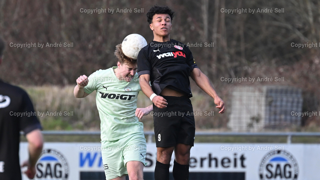 PSV Neumünster vs FC Kilia Kiel | Meiko Werner (PSV #15) vs Joshua Nowkoma (Kilia #9) / Fußball-Oberliga Männer 2025/2026 / PSV Neumünster vs FC Kilia Kiel / PSV Stadion Platz A / Neumünster / 07.03.26 - Realisiert mit Pictrs.com