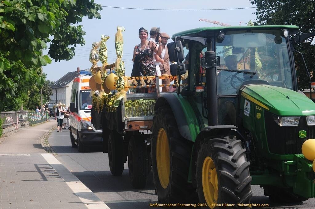Geißmannsdorf-2026-Festumzug-107 | Festumzug in Geißmannsdorf bei Bischofswerda im Juni 2026. Fotografische Eindrücke und Momentaufnahmen vom Festumzug anläßlich des 800-jährigen Bestehens von Geißmannsdorf - mit Teilnehmern und Gästen, Strohpuppen und geschmückten Vorgärten und Grundstücken - Realisiert mit Pictrs.com