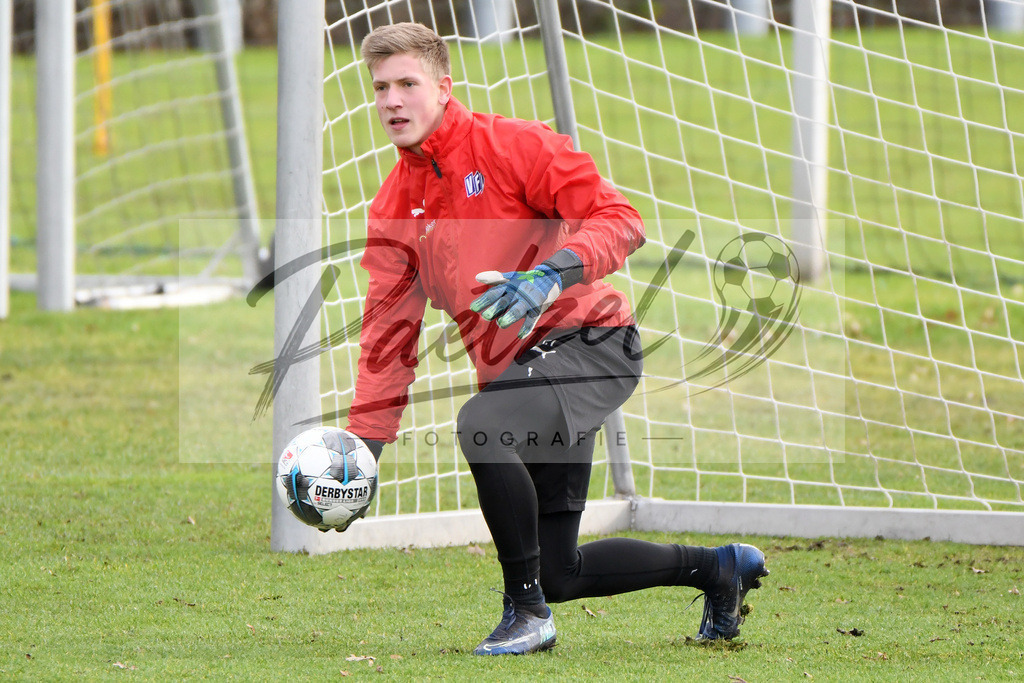 20200130_TRAOSN_0064 | Fußball, Herren: Torhueter Laurenz Beckemeyer (VfL Osnabrueck) in Aktion, am Ball, Einzelaktion waehrend der Trainingseinheit des VfL Osnabrueck im Sportpark Illoshoehe am 30.01.2020 in Osnabrueck, Deutschland. - Realisiert mit Pictrs.com