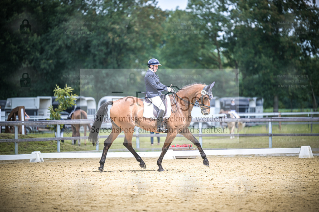 DOS_6684 | Entdecke hochwertige Reitturnierfotos von Foto Oger. Professionell, emotional und authentisch – jetzt Lieblingsmomente im Shop bestellen. - Realisiert mit Pictrs.com