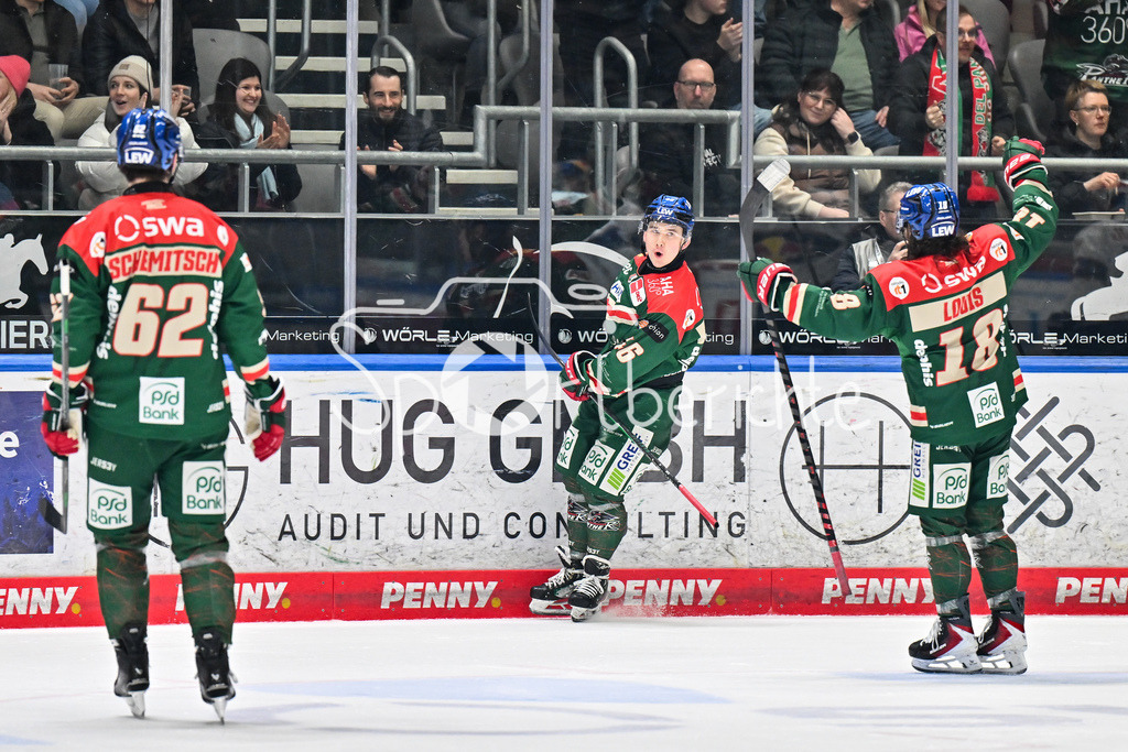 Augsburger Panther - EHC RB München | AUGSBURG, DEUTSCHLAND - 27. FEBRUAR: Jubel der Panther nach dem Anschlusstreffer zum 1-2 durch Moritz ELIAS (Augsburger Panther 46) / Tor / Torschuetze / Freude / Happy während dem Match zwischen den Augsburger Panthern und dem EHC RB München am 46. Spieltag der Penny DEL im Curt Frenzel Stadion
