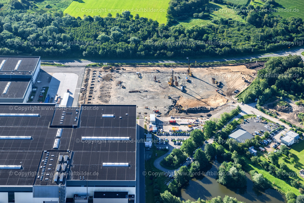 Stade_Airbus_Baustelle_König_ELS_4325280823 | STADE 28.08.2023 Baustelle mit Pfahlgründung auf dem Airbus Werksgelände zum Neubau einer Logistikhalle in Stade im Bundesland Niedersachsen, Deutschland. Weiterführende Informationen bei: Airbus SE. // Construction site with pile foundation on the Airbus factory site for the construction of a new logistics hall in Stade in the state Lower Saxony, Germany. Further information at: Airbus SE. Foto: Martin Elsen