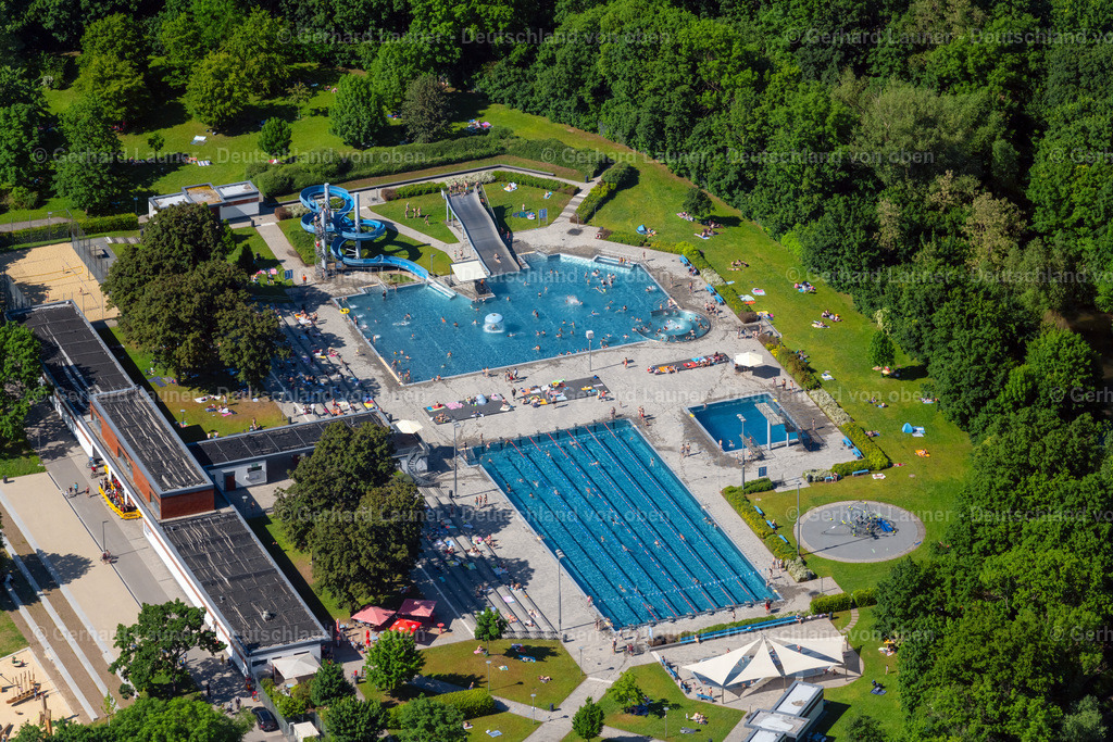 4045993 | ERFURT 14.06.2021 Schwimmbecken des Freibades " Nordbad " Im Nordpark in Erfurt im Bundesland Thüringen, Deutschland. Weiterführende Informationen bei: SWE Stadtwerke Erfurt GmbH. // Swimming pool of the " Nordbad " Im Nordpark in Erfurt in the state Thuringia, Germany. Further information at: SWE Stadtwerke Erfurt GmbH. Foto: Gerhard Launer