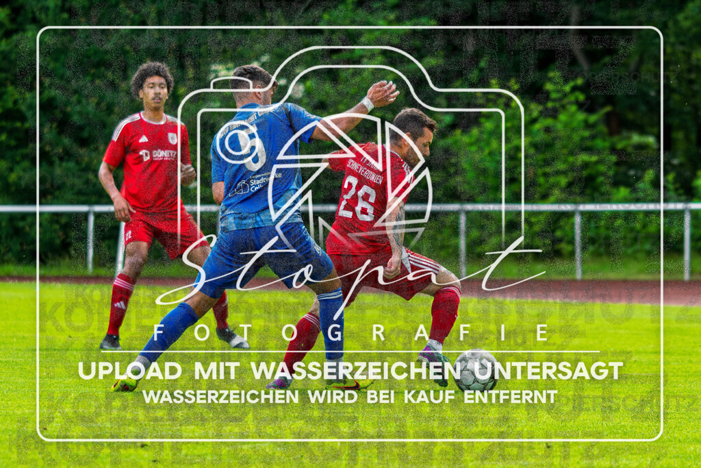 Landesliga Herren LG - TV Jahn Schneverdingen vs. MTV Eintracht Celle | Rodrigo Baroni Badziak (TV Jahn Schneverdingen #26), Karim Jelalli (MTV Eintracht Celle #5); Landesliga Herren LG - TV Jahn Schneverdingen vs. MTV Eintracht Celle am 06.06.2026 in Osterwaldstadion, Schneverdingen - Realisiert mit Pictrs.com