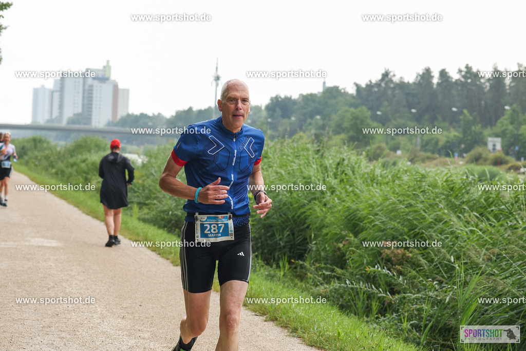 LUR_1579 | 34. M-net Erlanger Triathlon 2025 #erlangertriathlon  #mnettriathlon2025 #mnettriathlon #team #olympischedistanz #mitteldistanz #triathlon #maindonaukanal  #erlangertriathlon2025 #yourpictrs #tv1848 #tv1848erlangen  #triathlonbayern #sportinerlangen #demsportverbunden #sportshot_your_pictrs Copyright: www.sportshot.de