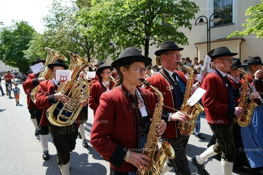 17d-EHENBICHL-Bundesmusikfest-2023-Juni16-Reutte-DSC06564 | Info aus dem Bezirk Reutte/Ausserfern Tirol sowie eine umfangreiche Bilddatenbank über die gesamte Region: Lechtal, Talkessel Reutte, Tannheimertal, Zwischentoren. Lech, Plansee, Zugspitze, Grenztunnel, B179, Fernpassstraße, Verkehr, Lawinen, Tradition, - Realisiert mit Pictrs.com