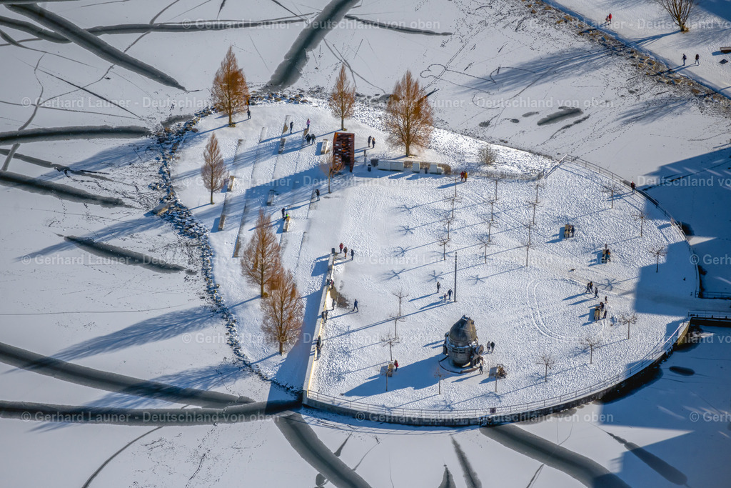 4043859 | Kulturinsel auf dem mit Eis bedeckten Phönixsee, Dortmund
