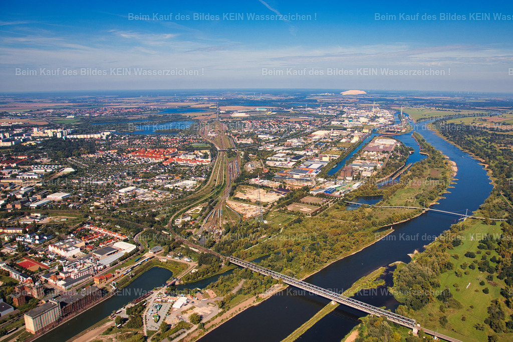 Magdeburg_6627 | Die Magdeburger Platte® - das sind die schönsten Luftbilder von Magdeburg & Sachsen-Anhalt auf Acryl, Leinwand oder zum Download. Das ist Luftbildfotografie & Luftbildaufnahmen mit Drohne & Flugzeug.  - Realisiert mit Pictrs.com