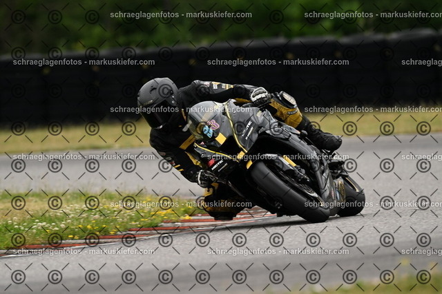 25bt02-1605 | markuskiefer.com - Realisiert mit Pictrs.com