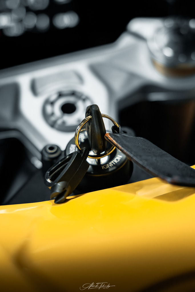 Ducati Panigake V2S | Entdecken Sie die faszinierende Welt von Alexander Tschuncky Arts: Kreative Fotografie, atemberaubende Automobilkunst und hochwertiger Bilderdruck. Lassen Sie sich inspirieren! - Realisiert mit Pictrs.com