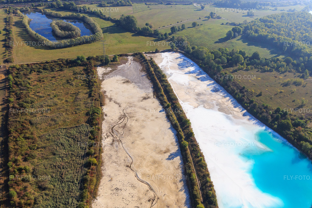 Aerial view: Gypsum Ponds NOVA ARB in Varangéville in the state Meurthe et Moselle, France.Photo: IMG_118200.jpg taken on 09/15/2019 by Werner Riehm/FLY-FOTO.comResolution of the original: 4503 x 3002 px