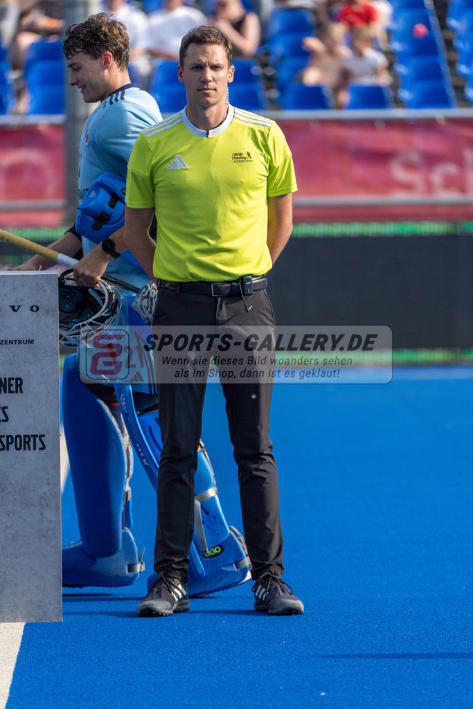 Final4_20250531-1732-HK108070 | Krefeld, Deutschland, 31.05.2025:  Feldhockey Final4 2025 – „Deutsche Feldhockey-Meisterschaften 2025“ im Gerd-Wellen-Hockeyanlage am 31.05.2025 in Krefeld, Deutschland. (Foto von Kramhöller/Fehrmann/Kaste)Krefeld, Germany, 31.05.2025: Feldhockey Final4 2025 – „Deutsche Feldhockey-Meisterschaften 2025“ in Gerd-Wellen-Hockeyanlage at 31.05.2025 in Krefeld, Deutschland. (Foto from Kramhöller/Fehrmann/Kaste)