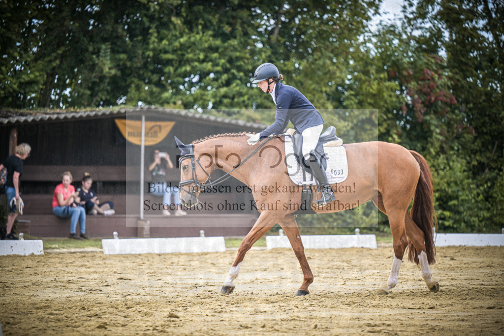 DOS_9710 | Entdecke hochwertige Reitturnierfotos von Foto Oger. Professionell, emotional und authentisch – jetzt Lieblingsmomente im Shop bestellen.Deutschlandweite Turnierfotografie. - Realisiert mit Pictrs.com