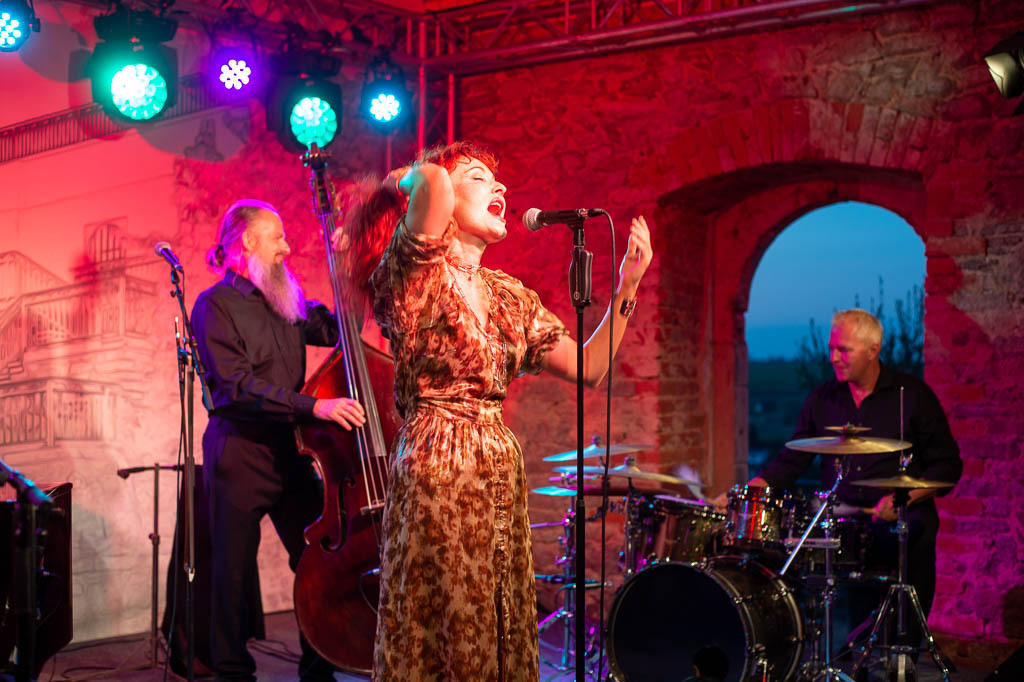 Maria Markesini Konzert | Maria Markesini meets Klazz Brothers im Forte Belvedere Leisnig zum Festival Hallo Leisnig 2022. - Realisiert mit Pictrs.com