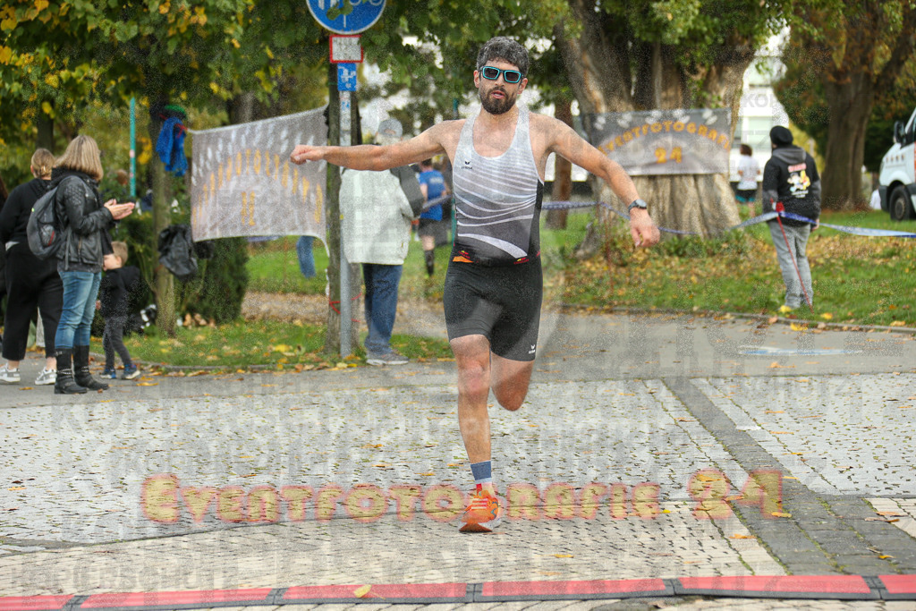 241020_1008_EX1_7857 | Sportfotografie im Rhein-Sieg Kreis, Köln, Bonn, NRW, Rheinland Pfalz, Hessen, etc. Unser Tätigkeitsfeld umfasst den Laufsport vom Volkslauf über den Marathon, Duathlon, Triathon bis zum Ultralauf wie Kölnpfad Ultra oder Schindertrail.