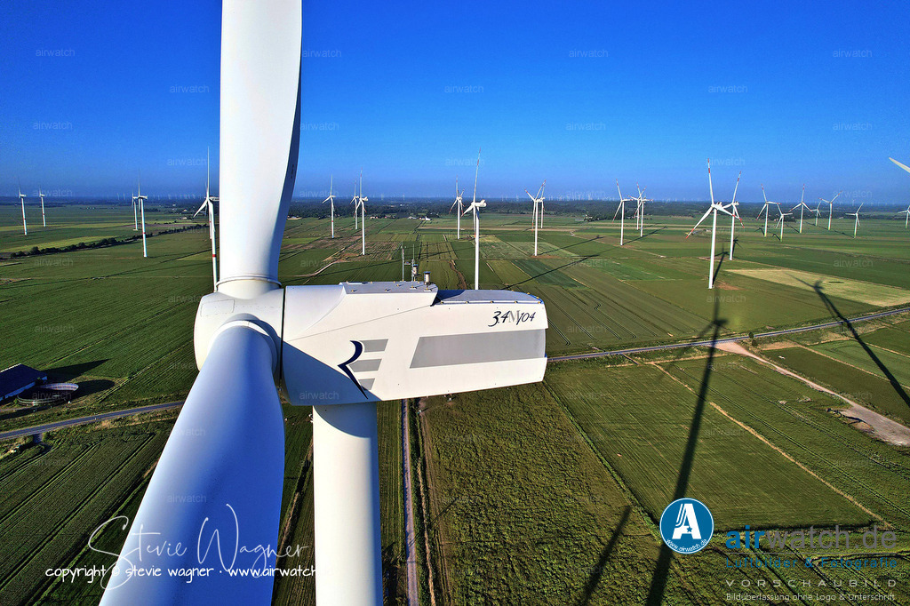 Langenhorner Alter Deich - Windpark - Luftbild | Entdecken Sie atemberaubende Luftbilder und Fotografien auf airwatch.de - Tauchen Sie ein in eine Welt voller faszinierender Aufnahmen aus der Vogelperspektive.