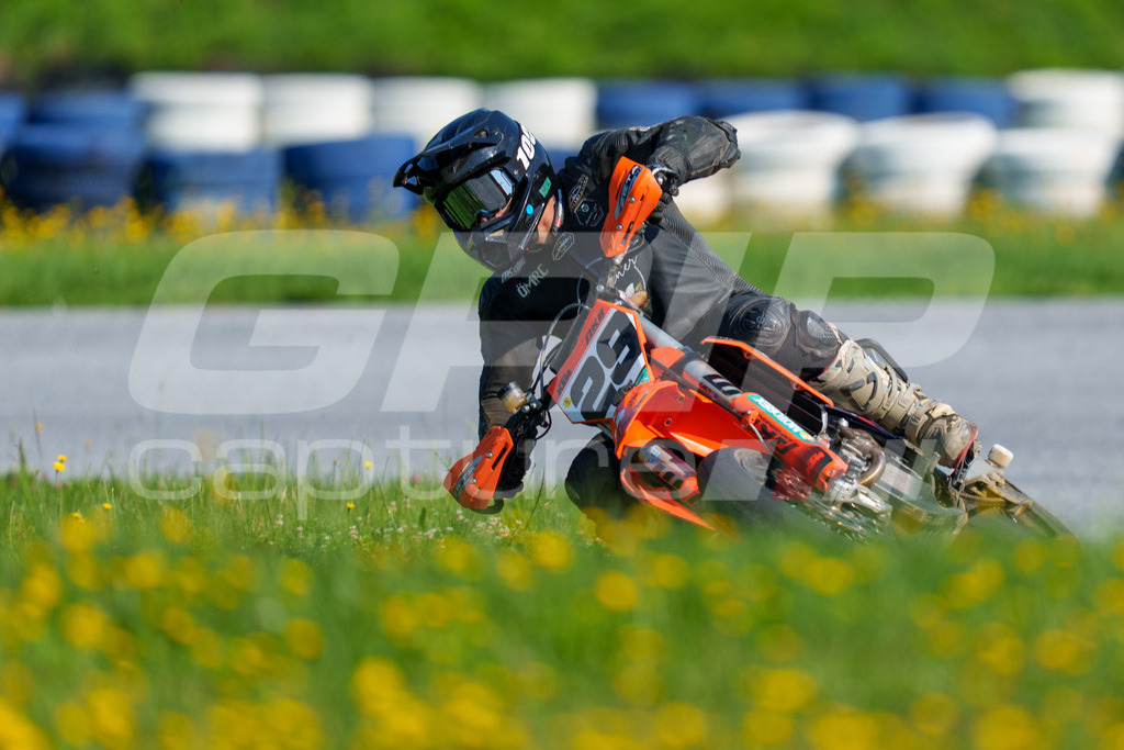SuperMoto_Staatsmeisterschaft_Greinbach_075 | GRIPcapture steht für authentische Sportfotografie in Österreich – für Momente, die mehr sind als Geschwindigkeit oder Ergebnis. Es geht um Emotion, Spannung, Fokus und den Augenblick, der oft nur einen Wimpernschlag dauert.Ob Motorsport, Teamsport oder 