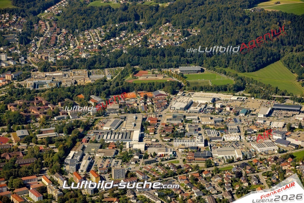Das Luftbild zeigt :  Deggendorf - Die Luftaufnahme wurde 2023 vom UL-Flugzeug aus erstellt ( keine Drohne ) - Hochauflösende Luftaufnahme - Für grossformatige Ausdrucke geeignet. Die Geschenkidee !Mit Lizenz und Bildrechte bestellbar
