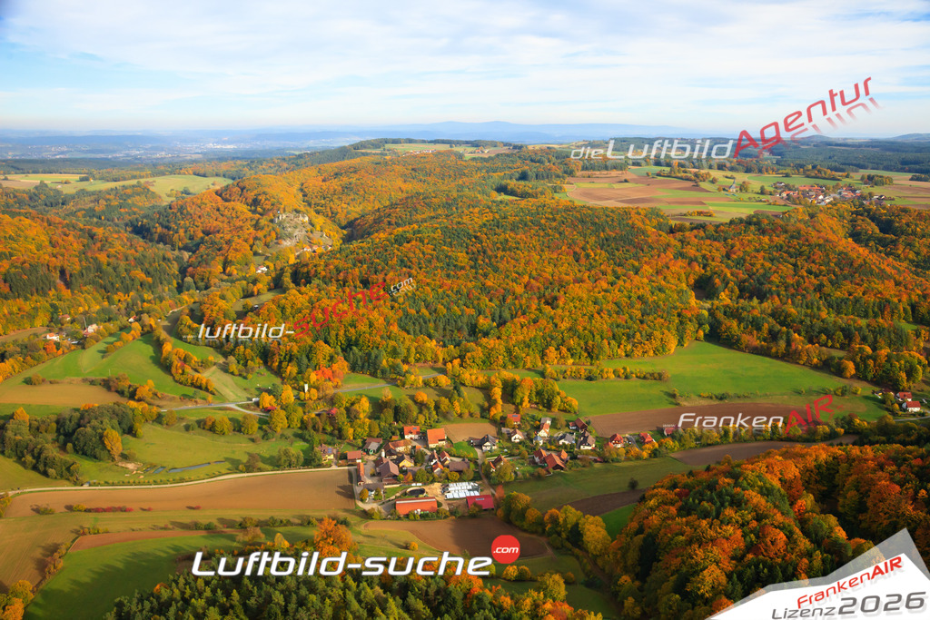 Die Luftaufnahme Niesten - Weismain wurde vom UL-Flugzeug (keine Drohne) aus fotografiert.Hohe Druck- Auflösung-die Geschenkidee!