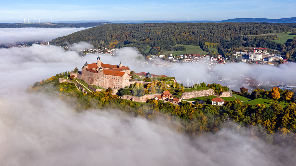 Die Plassenburg im Herbst | Luftbilder, Drohnenbilder, Oberfranken, Bayern, Kronach, Lichtenfels, Kulmbach, Thüringen, Frankenwald, Thüringerwald - Realisiert mit Pictrs.com